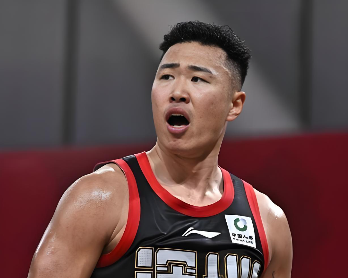 罗马诺：纽卡接近签下阿贾克斯18岁中场斯图尔，总价超2500万欧