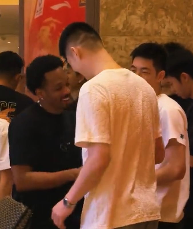 两站网球赛首轮多位选手晋级