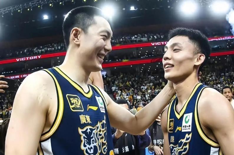 特雷·杨4900万选项在即 奇才面临合同考验