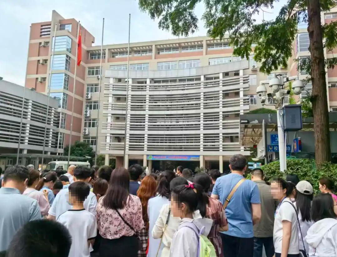 半场就被换下，努涅斯仅完成8次触球&amp;3次传球，1脚射门打偏