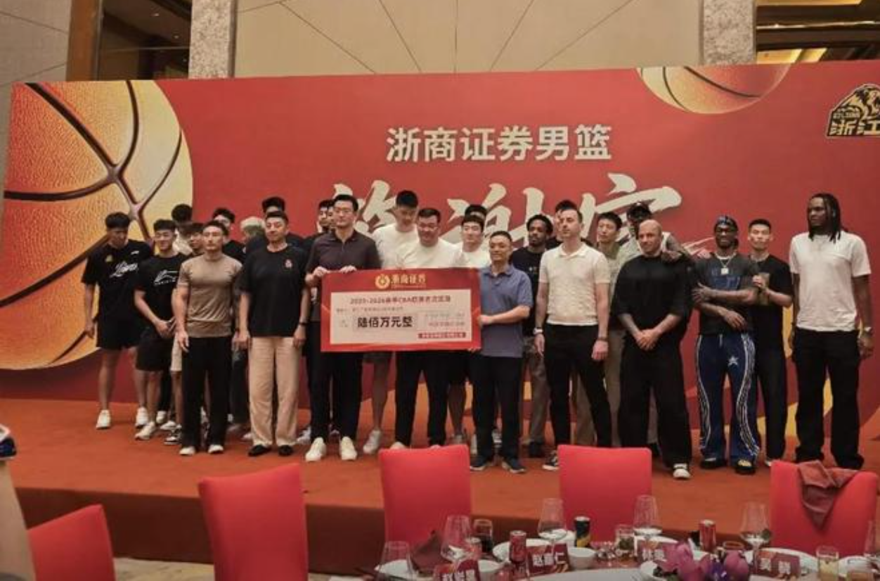 时速101公里!1.4亿欧熊皇拯救巴西队:底线过人+暴力抽射 安帅欢呼