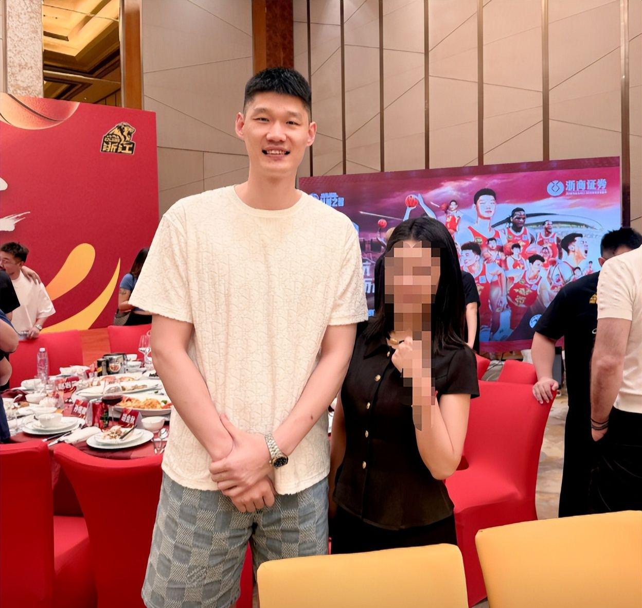 曼晚：加斯科因当年为钱拒曼联选热刺结果后悔终身，M费要注意了