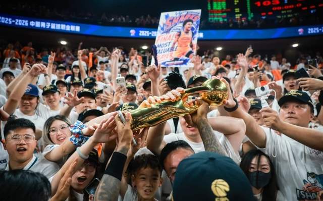 拉塞尔夺加泰排位赛杆位