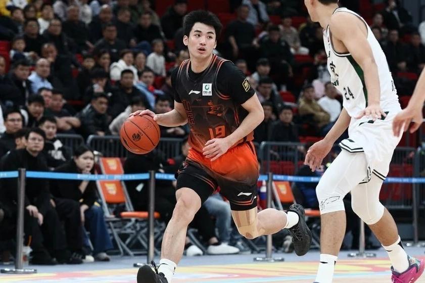 道伊尔高尔夫锦标赛第三轮单独领跑
