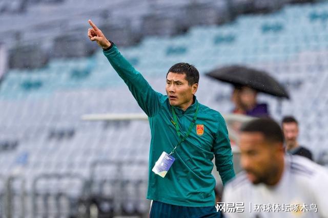 杨瀚森新老板夺冠了！NHL飓风队捧起斯坦利杯：给开拓者打个样？