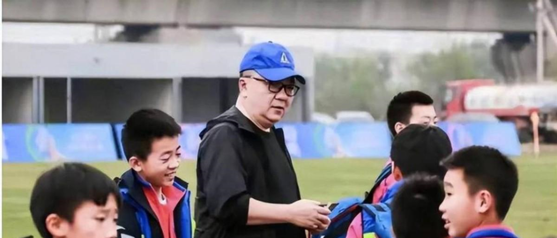 湖媒反对给里夫斯两亿：给他顶薪卢卡将无冠，去篮网拿1.785亿吧