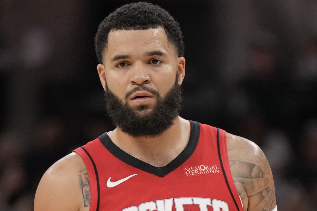 NBA总决赛G5首发出炉：双方均不变阵 马刺固执仍用福克斯首发