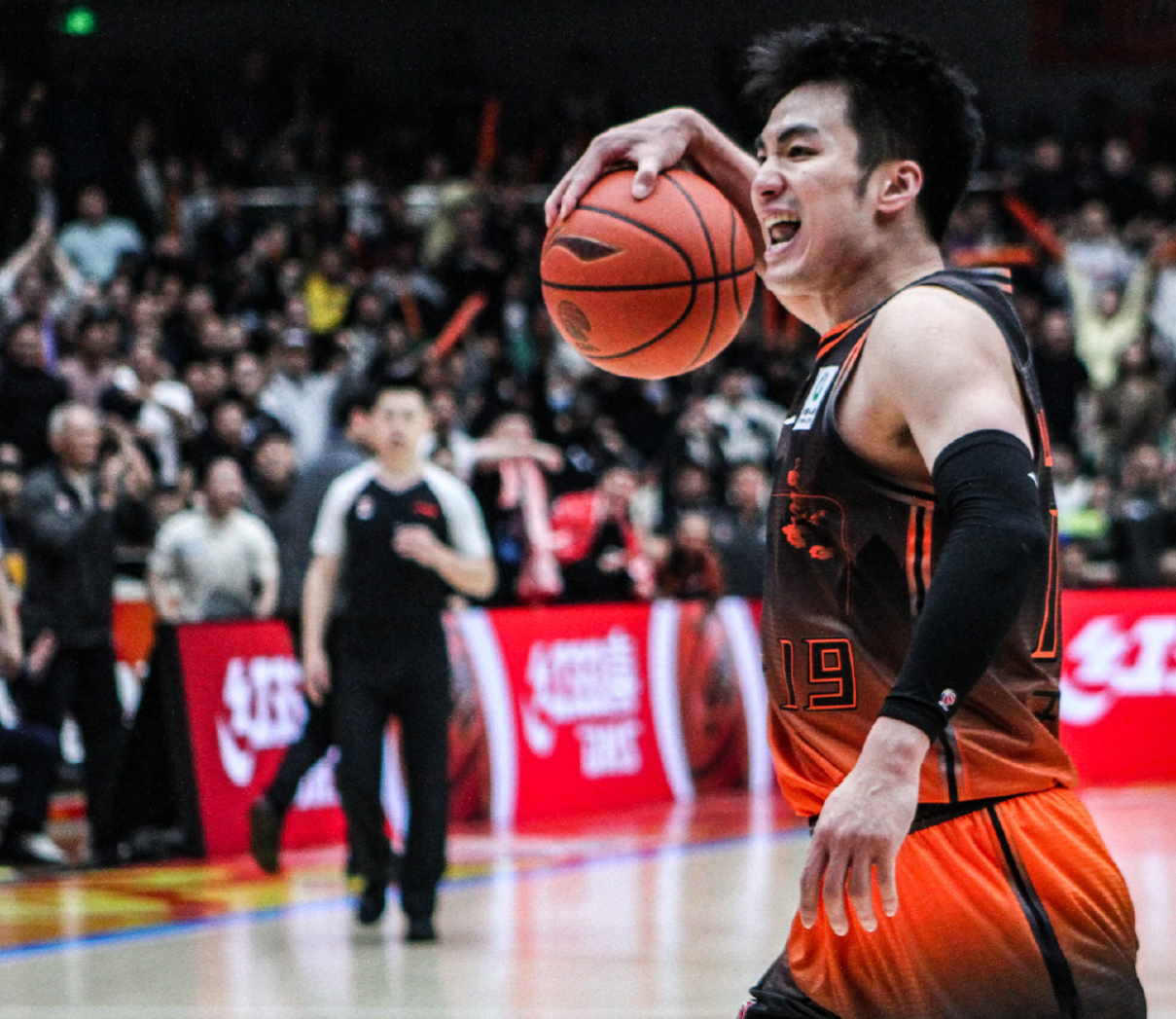 ESPN：马刺大概率留下福克斯