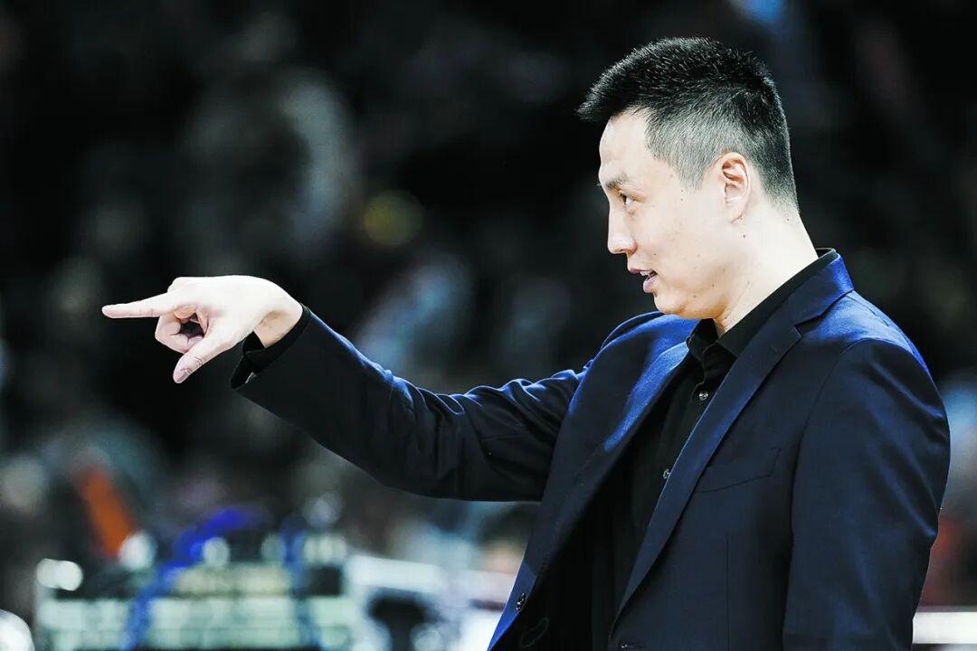 马刺全队力挺陷争议的福克斯