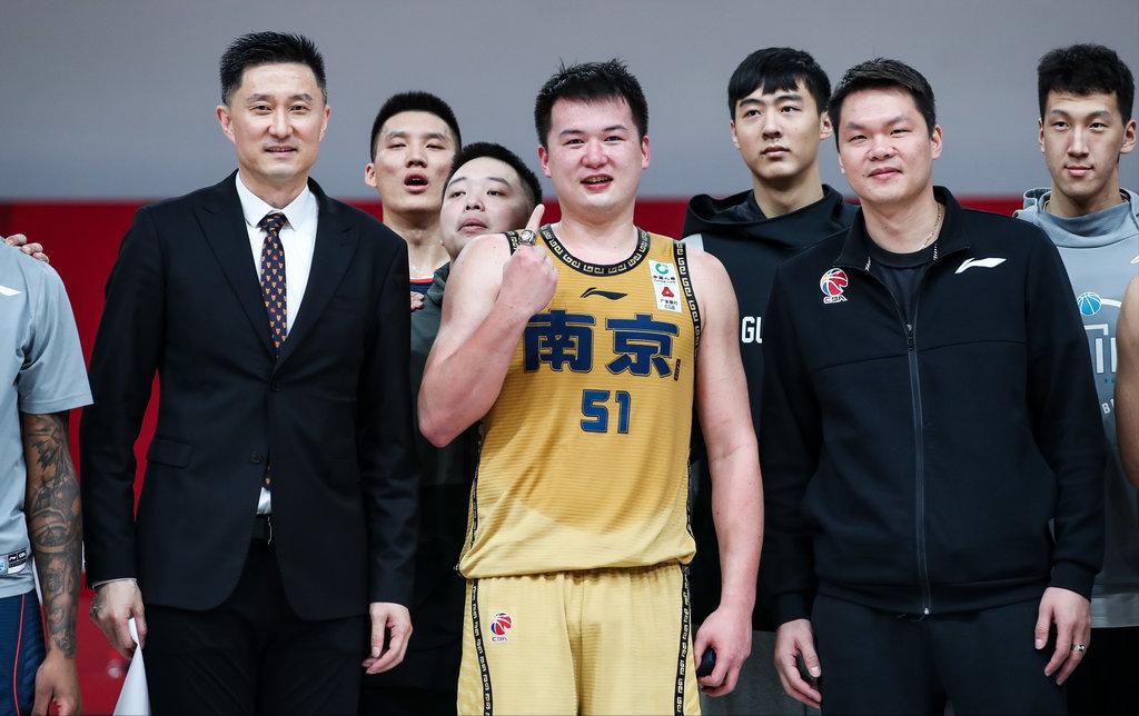 马刺麻烦大了！总决赛刚打完就爆更衣室矛盾，新秀直接逼宫要球权