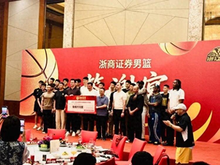 火箭球迷投票：送走申京？压倒性结果出炉
