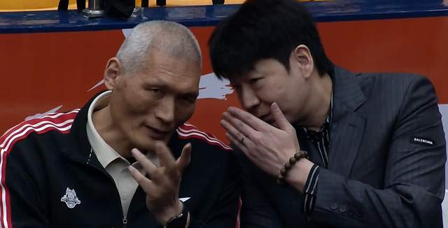 明明季后赛表现更优！为什么詹姆斯续约优先级低于里夫斯