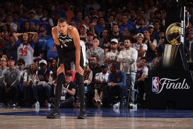 兄弟篮球，布伦森、哈特和大乔是首个NCAA+NBA夺冠的三人组