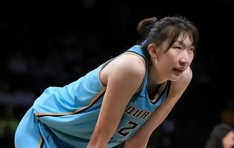 总冠军奖杯就位 尼克斯G5冲冠