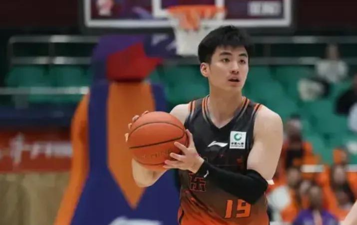 纽约尼克斯终结53年冠军荒，球迷狂欢点燃全城