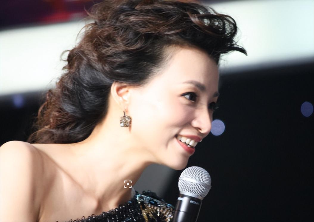 美媒建议老鹰签阿尔瓦拉多
