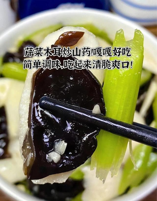 郑钦文逆转萨卡里终结连败，心态蜕变守住草地首胜